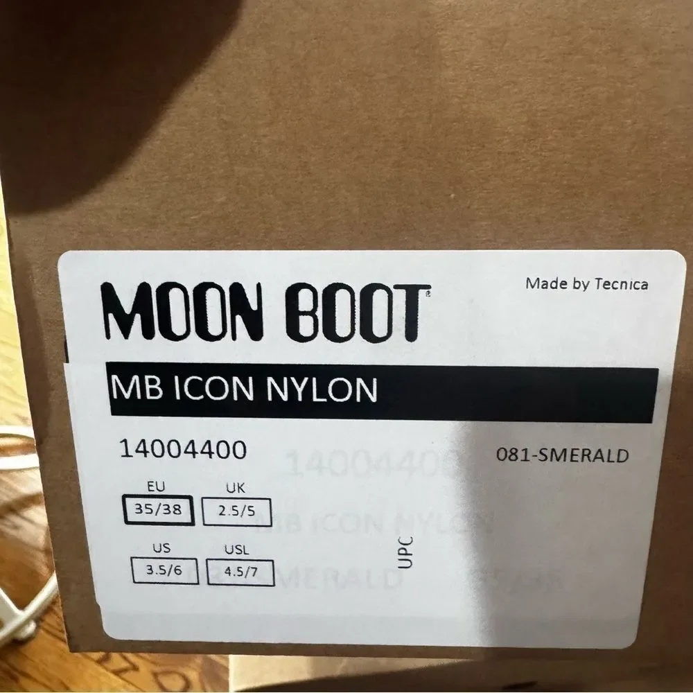 Women’s Moon Boots Teal Green Smerald NWT Size 6 (3.5-6) Brand New